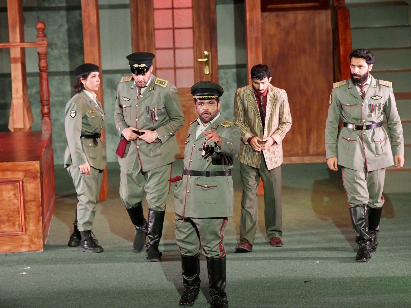 مسرحية المحترمين